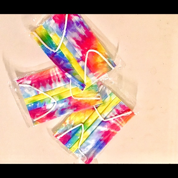 Other - Kids face mask with a coil wristband.